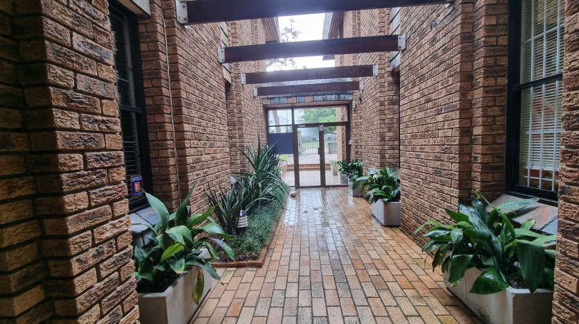 Office Space in La Lucia Property Images