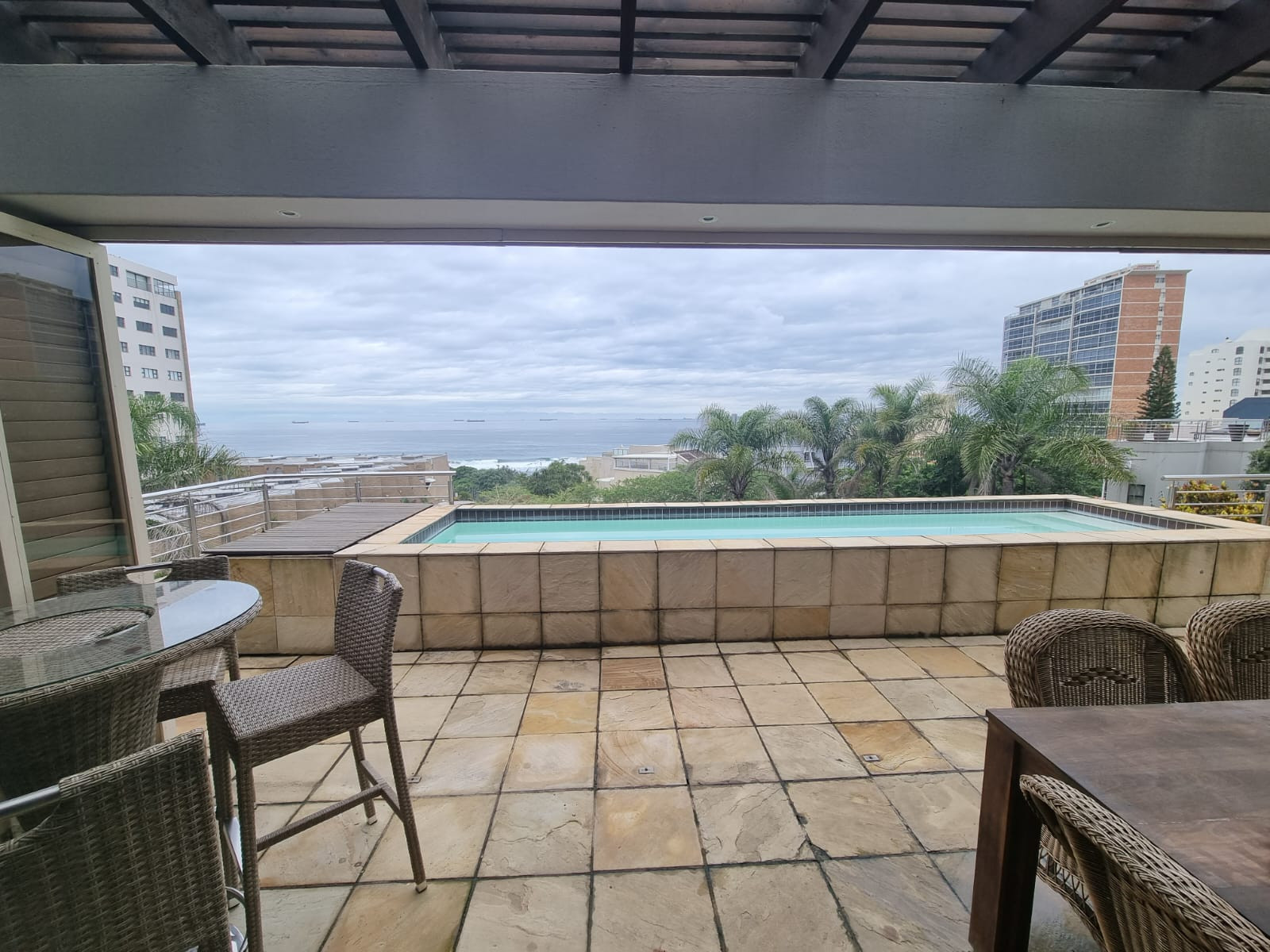 Image showcasing cabinidea.com