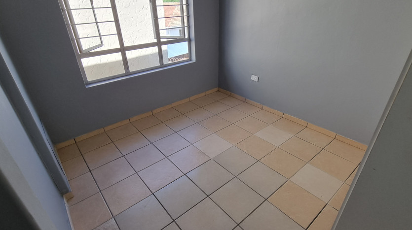 16 Two Bedroom Apartments In Isipingo Property Images
