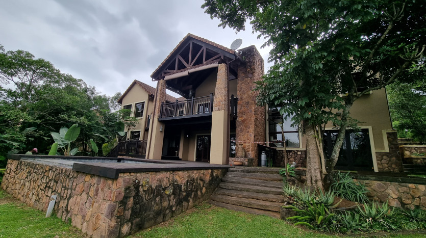 5 Bedroom Home within Kirtlington Park in Hillcrest Property Images