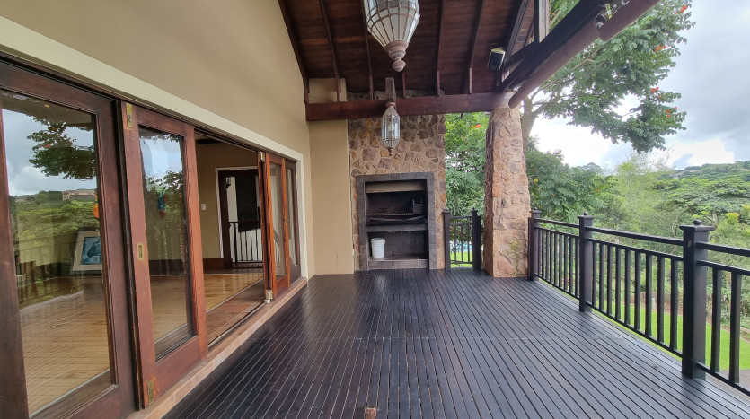 5 Bedroom Home within Kirtlington Park in Hillcrest Property Images