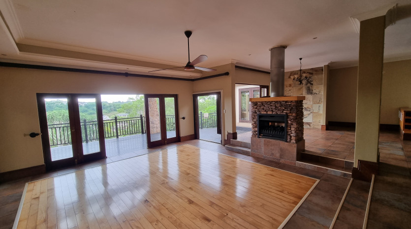 5 Bedroom Home within Kirtlington Park in Hillcrest Property Images