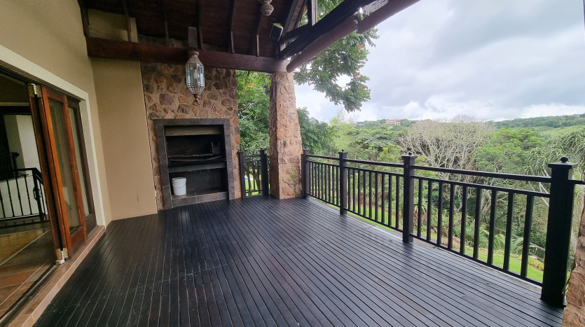 5 Bedroom Home within Kirtlington Park in Hillcrest Property Images