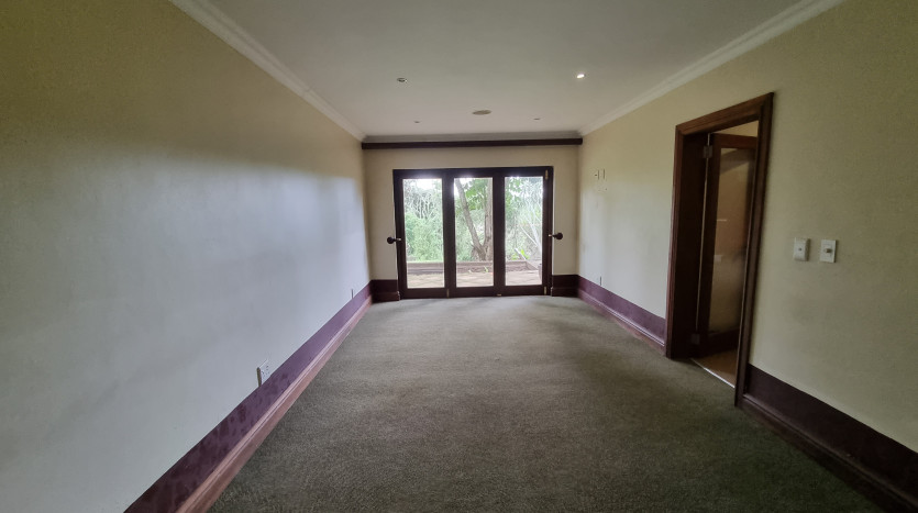 5 Bedroom Home within Kirtlington Park in Hillcrest Property Images