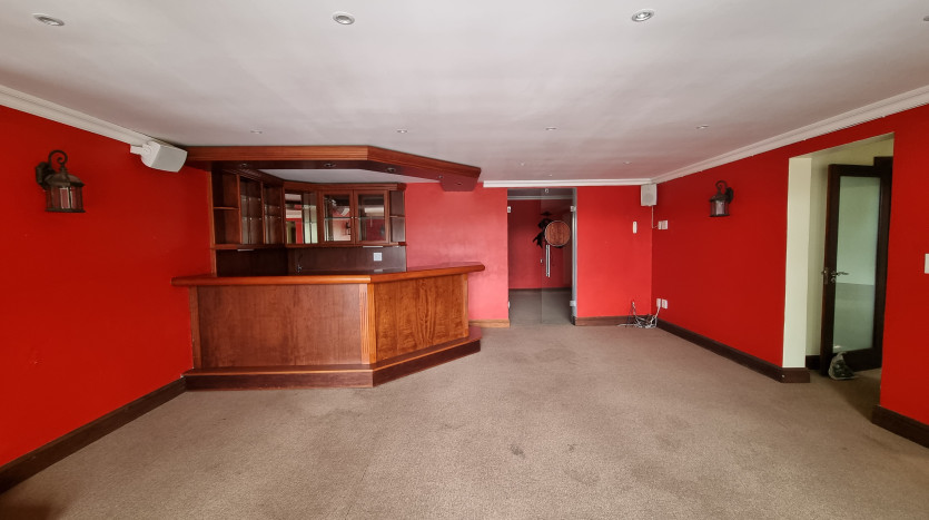 5 Bedroom Home within Kirtlington Park in Hillcrest Property Images