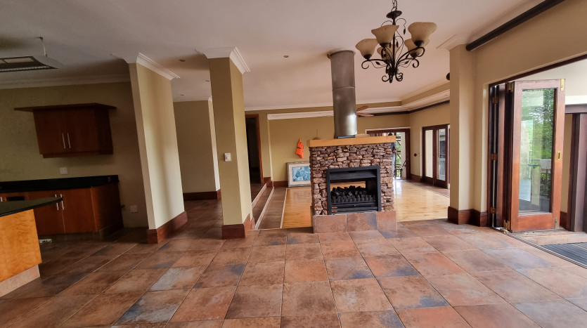 5 Bedroom Home within Kirtlington Park in Hillcrest Property Images