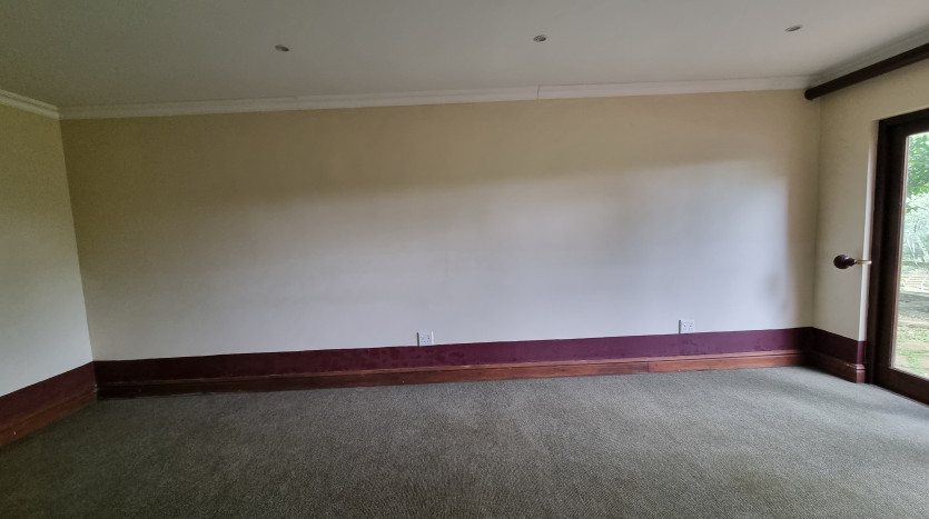 5 Bedroom Home within Kirtlington Park in Hillcrest Property Images