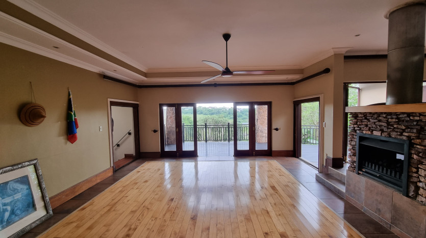5 Bedroom Home within Kirtlington Park in Hillcrest Property Images