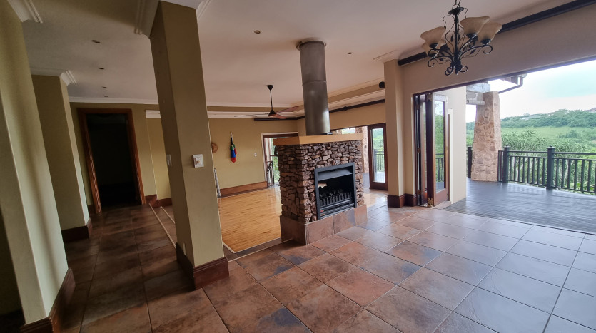 5 Bedroom Home within Kirtlington Park in Hillcrest Property Images