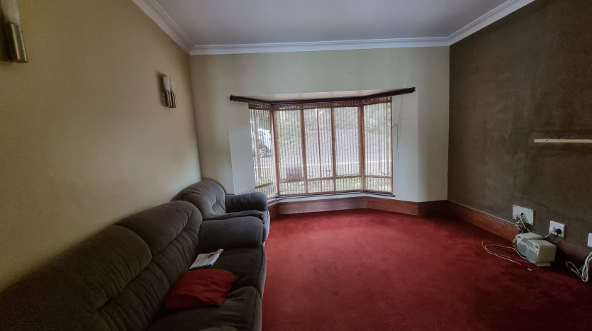 5 Bedroom Home within Kirtlington Park in Hillcrest Property Images