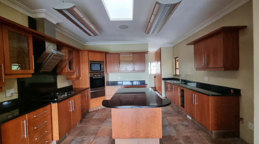 5 Bedroom Home within Kirtlington Park in Hillcrest Property Images