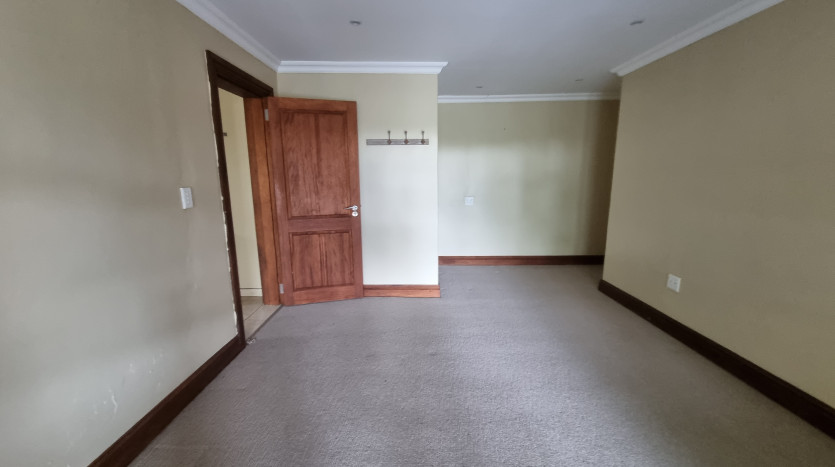 5 Bedroom Home within Kirtlington Park in Hillcrest Property Images