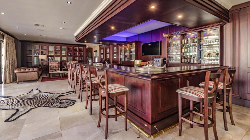 Opulent Executive Mansion Property Images