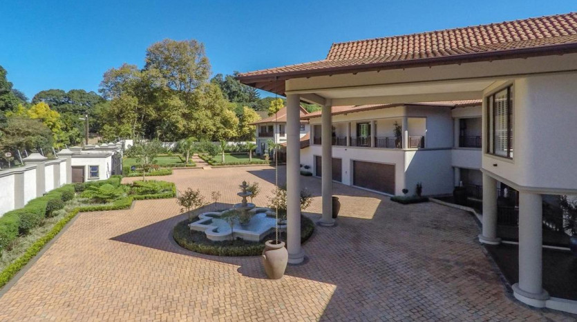 Opulent Executive Mansion Property Images