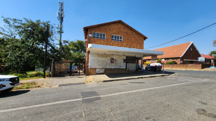 Mixed Use Investment Property in Rosettenville, Johannesburg Property Images