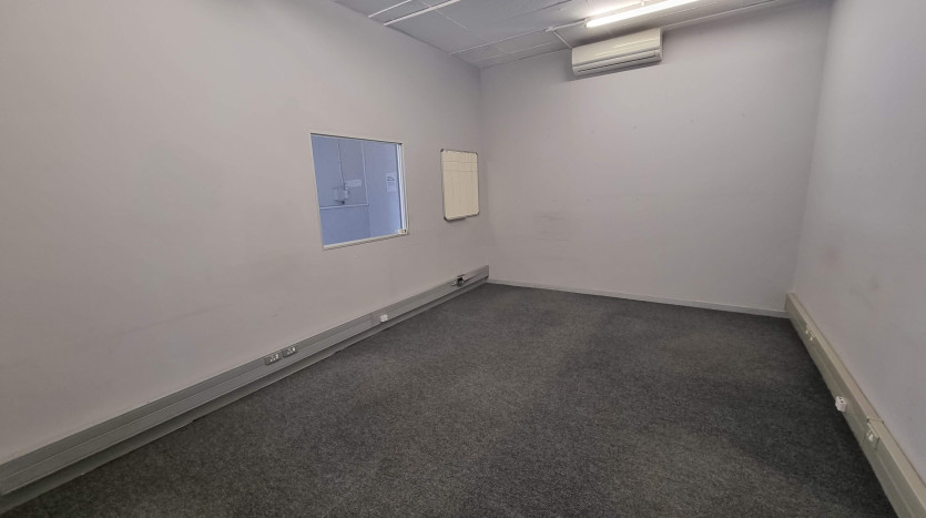 4 Industrial Units in Close Proximity to N3 Property Images