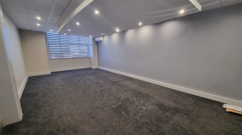 4 Industrial Units in Close Proximity to N3 Property Images