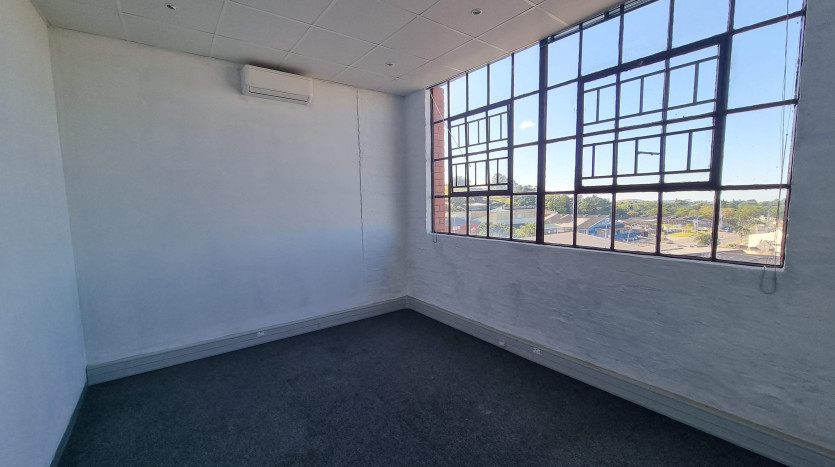 4 Industrial Units in Close Proximity to N3 Property Images