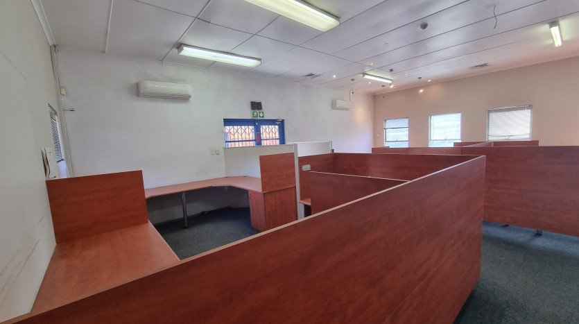 4 Industrial Units in Close Proximity to N3 Property Images