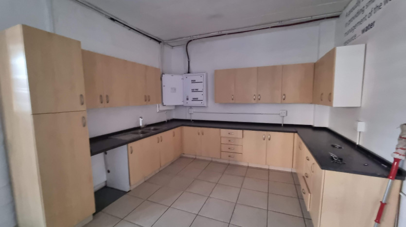 4 Industrial Units in Close Proximity to N3 Property Images