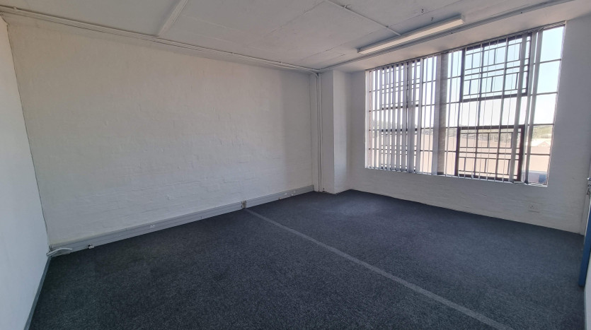 4 Industrial Units in Close Proximity to N3 Property Images