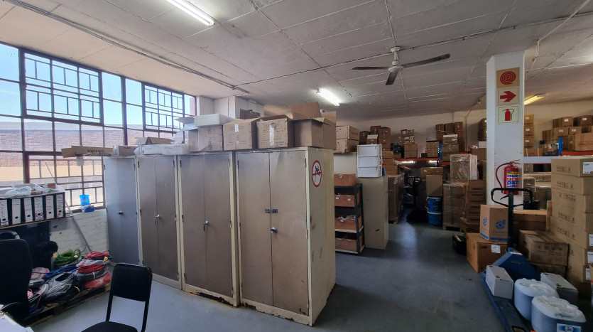 4 Industrial Units in Close Proximity to N3 Property Images