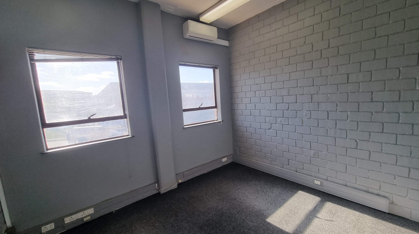 4 Industrial Units in Close Proximity to N3 Property Images