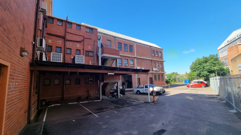 4 Industrial Units in Close Proximity to N3 Property Images