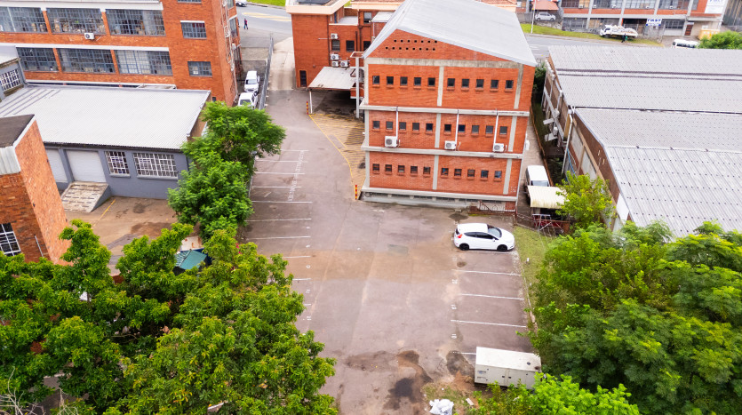 4 Industrial Units in Close Proximity to N3 Property Images