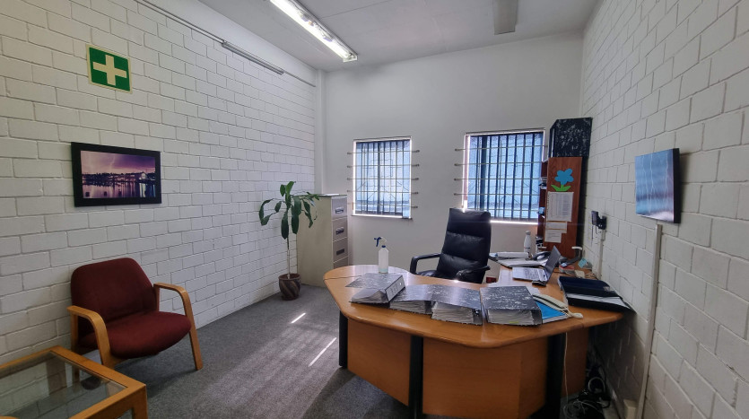 4 Industrial Units in Close Proximity to N3 Property Images