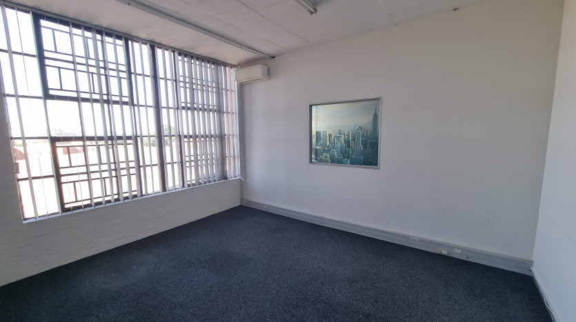 4 Industrial Units in Close Proximity to N3 Property Images