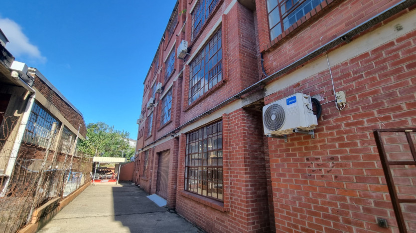 4 Industrial Units in Close Proximity to N3 Property Images