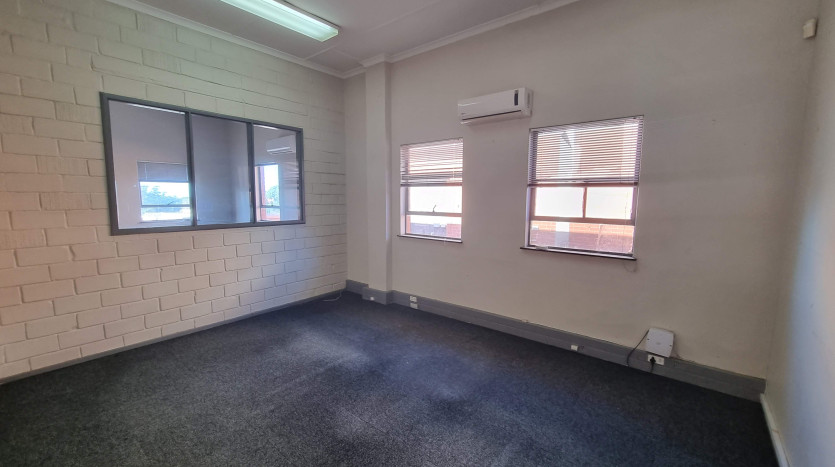 4 Industrial Units in Close Proximity to N3 Property Images