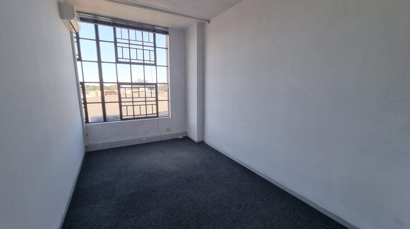 4 Industrial Units in Close Proximity to N3 Property Images