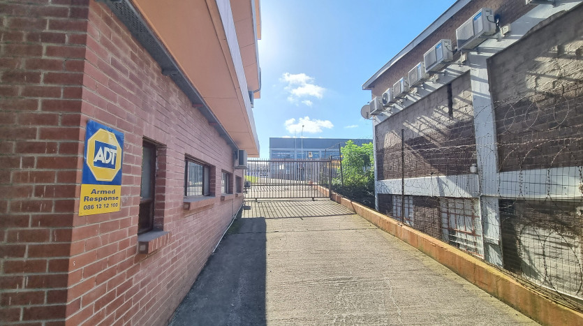 4 Industrial Units in Close Proximity to N3 Property Images