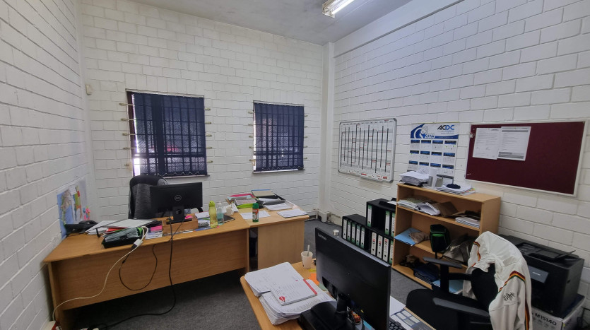 4 Industrial Units in Close Proximity to N3 Property Images