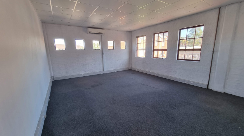 4 Industrial Units in Close Proximity to N3 Property Images