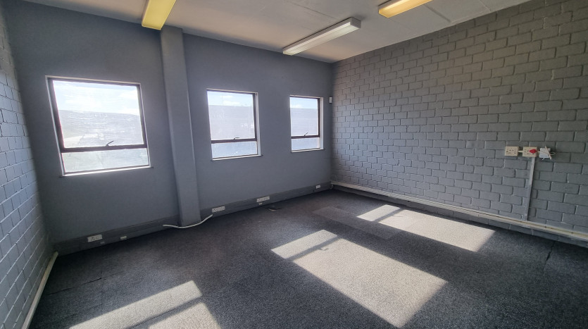 4 Industrial Units in Close Proximity to N3 Property Images