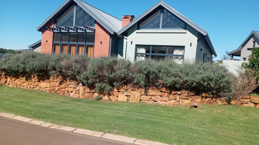 3 Bedroom House in Upmarket Secure Estate Property Images