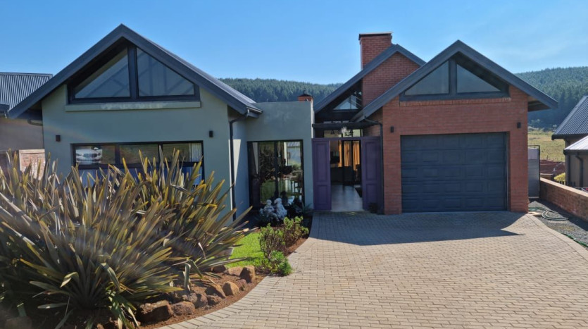 3 Bedroom House in Upmarket Secure Estate Property Images