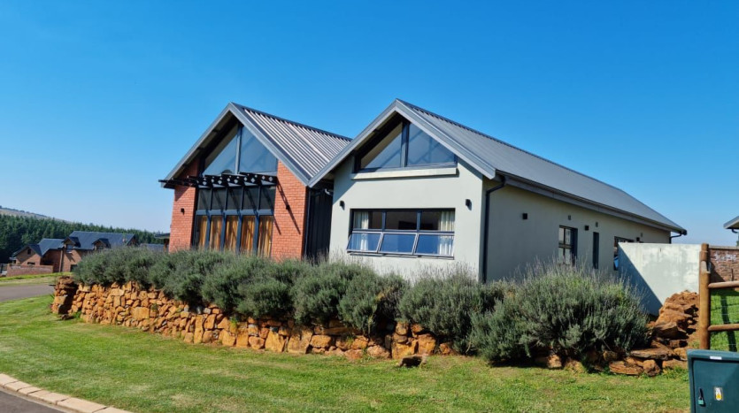 3 Bedroom House in Upmarket Secure Estate Property Images