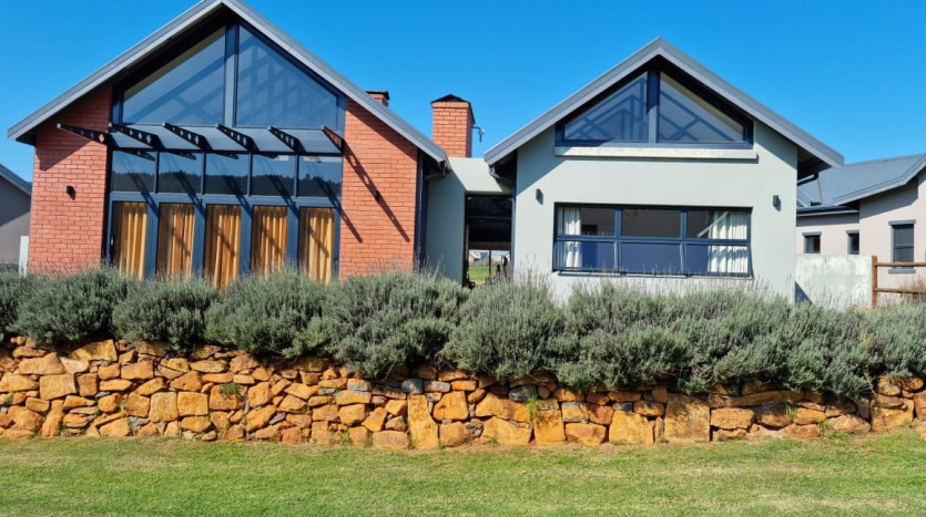 3 Bedroom House in Upmarket Secure Estate Property Images