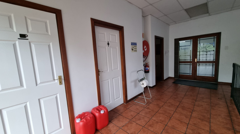 A Grade Offices in Secure Complex in Westville Property Images