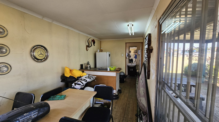 TELKOM PORTFOLIO: Warehouse, Accommodation and Offices in Boksburg Property Images