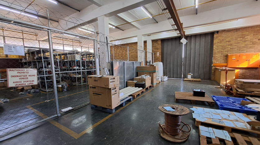 TELKOM PORTFOLIO: Large Industrial Property with Various Outbuildings Property Images