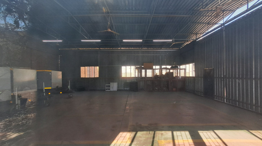 TELKOM PORTFOLIO: Large Industrial Property with Various Outbuildings Property Images
