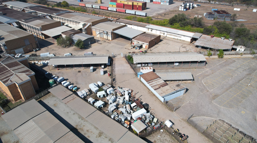 TELKOM PORTFOLIO: Large Industrial Property with Various Outbuildings Property Images