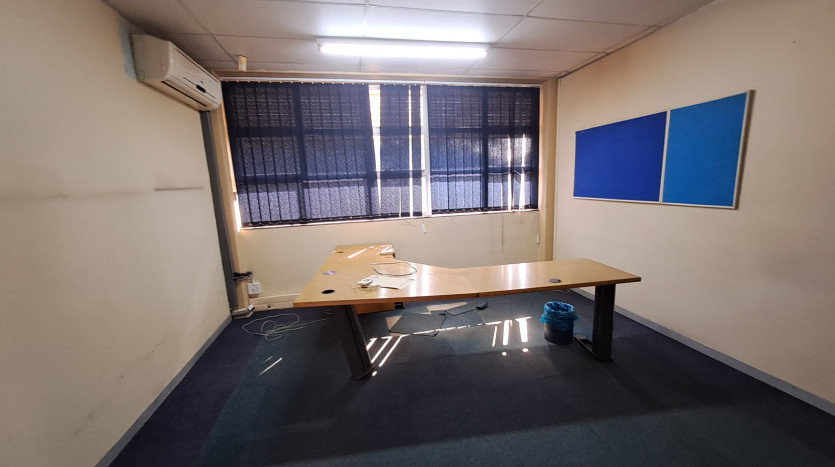 TELKOM PORTFOLIO: Large Industrial Property with Various Outbuildings Property Images