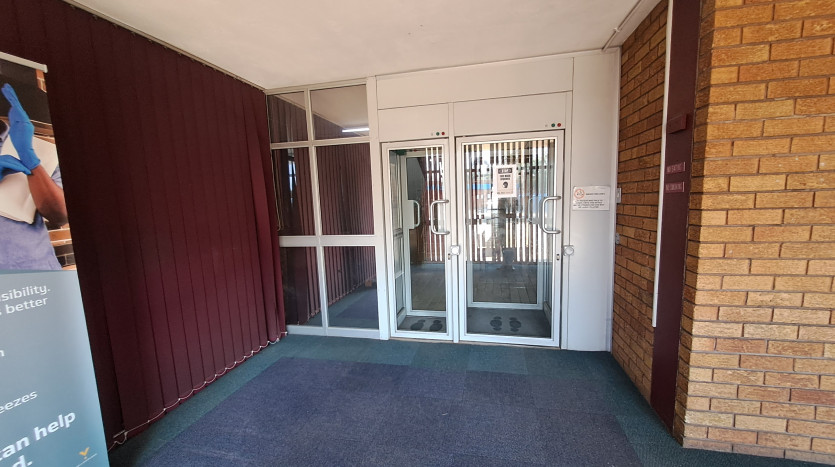 TELKOM PORTFOLIO: Large Industrial Property with Various Outbuildings Property Images