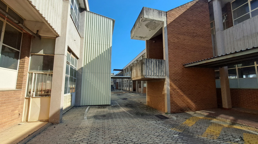 TELKOM PORTFOLIO: Large Industrial Property with Various Outbuildings Property Images